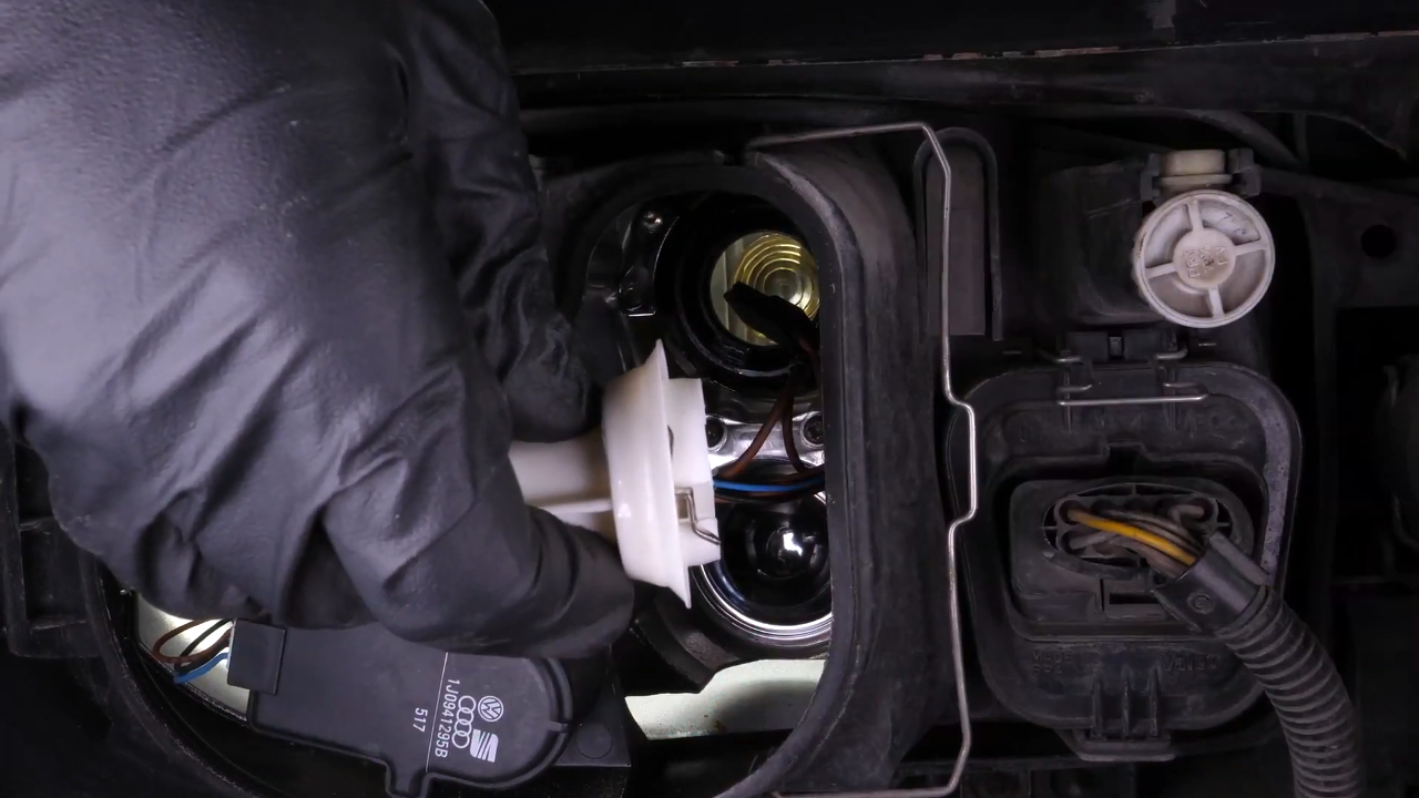 Wie Volkswagen Golf 4 Scheinwerfer Lampe wechseln? MISTER AUTO